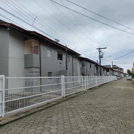Apartamento Ubatuba - Praia Grande - 200M Da Praia Екстер'єр фото